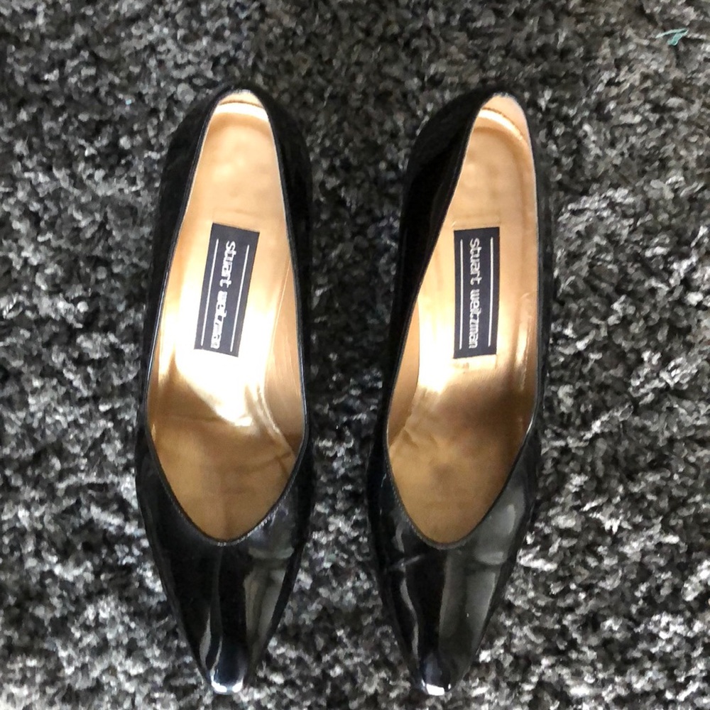 Blk patent leather w/ snake skin texture heels.